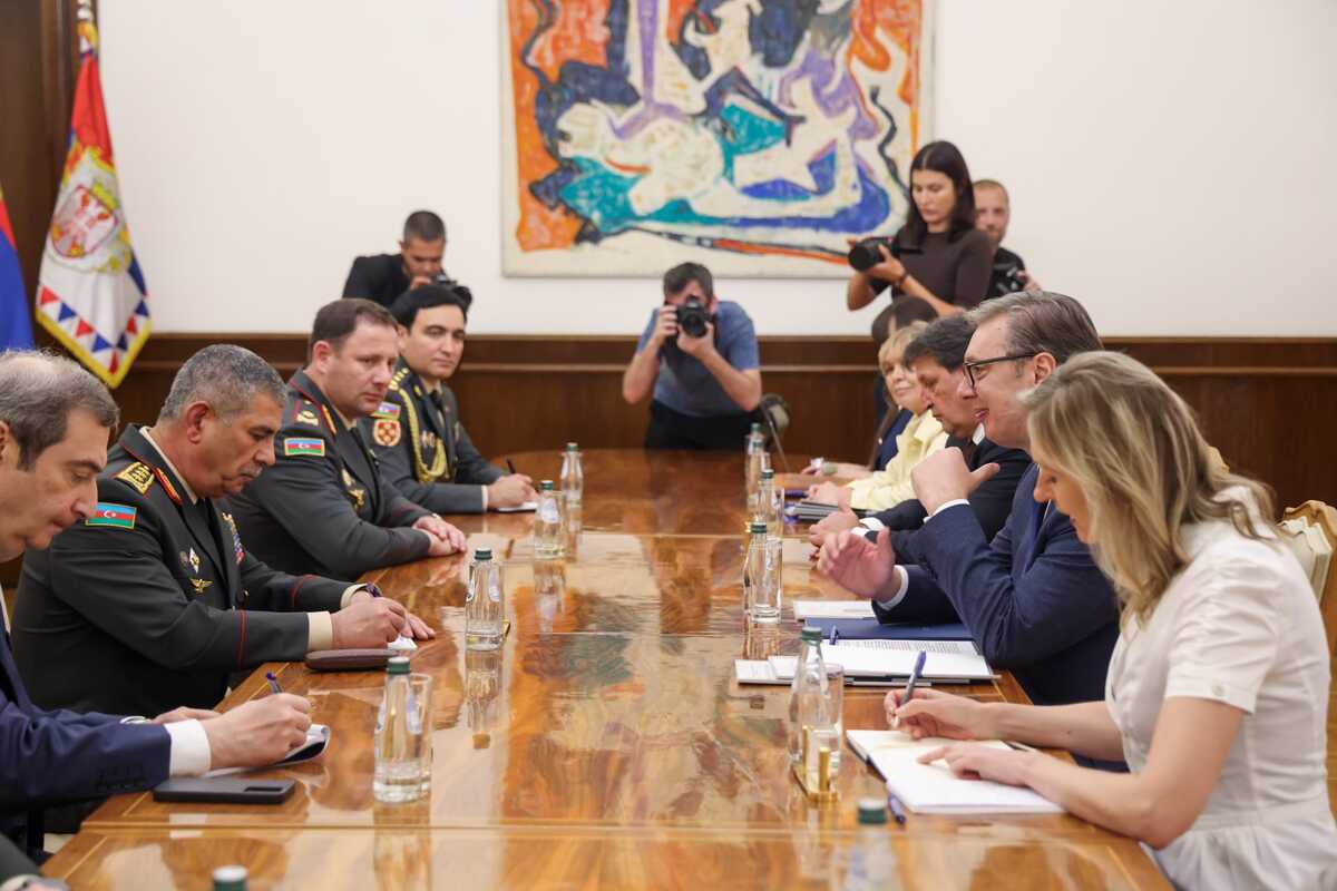 Aleksandar Vučić general  Aleksus Grinkevič komadant NATO (9).jpeg