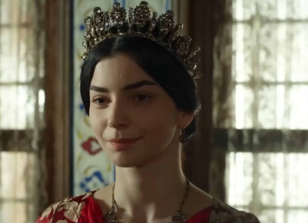 Merve Bolugur kao sultanija Nurbanu
