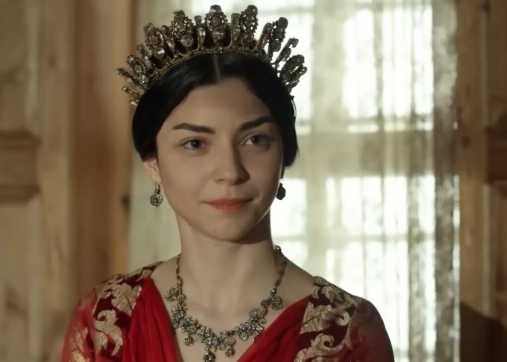 Merve Bolugur kao sultanija Nurbanu