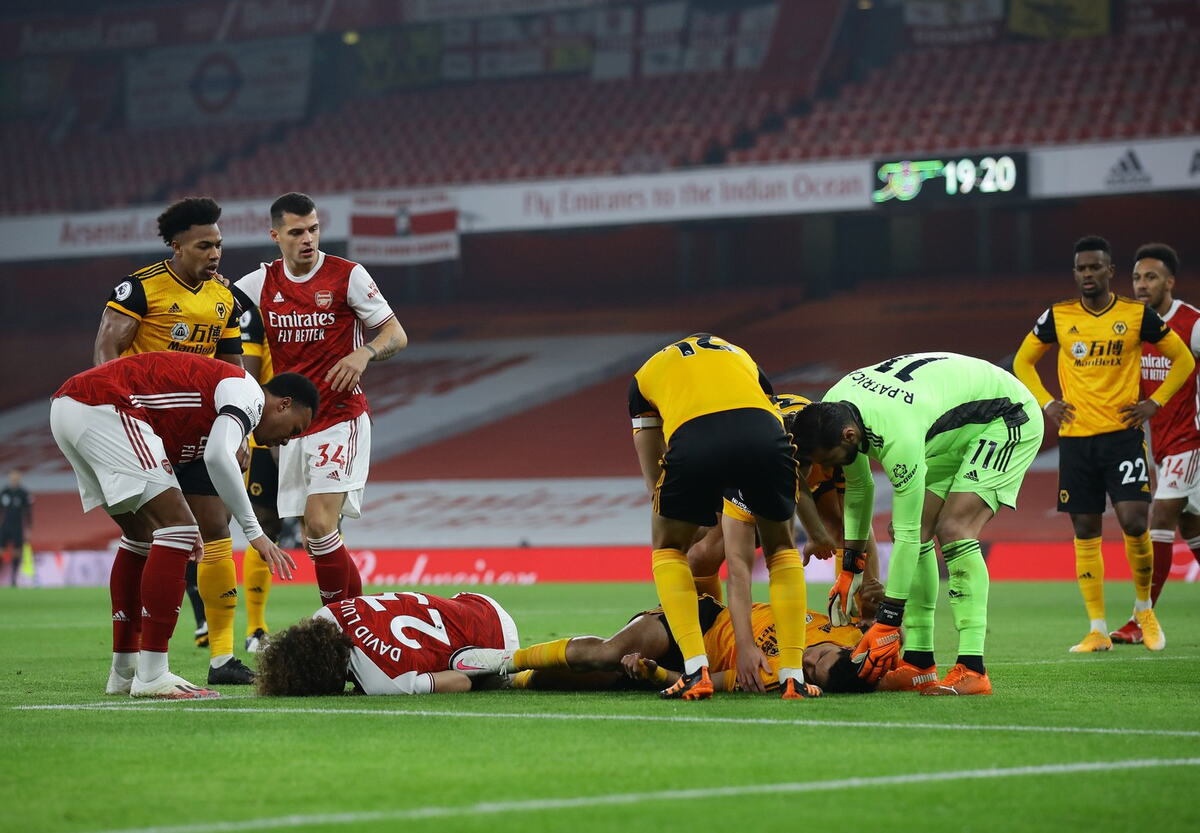 Raul Himenez povreda glave na meču Arsenal - Vulverhempton