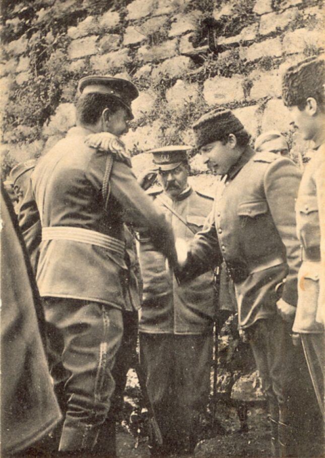 essad_pasha_and_the_montenegrin_officers_1613117999.jpg