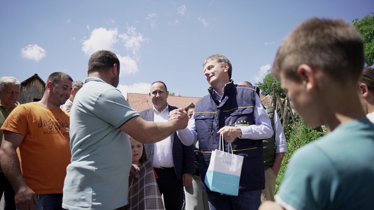 Glišić_u_poseti_porodici_Gerzić_u_Viči_Foto_RINA_1.JPG