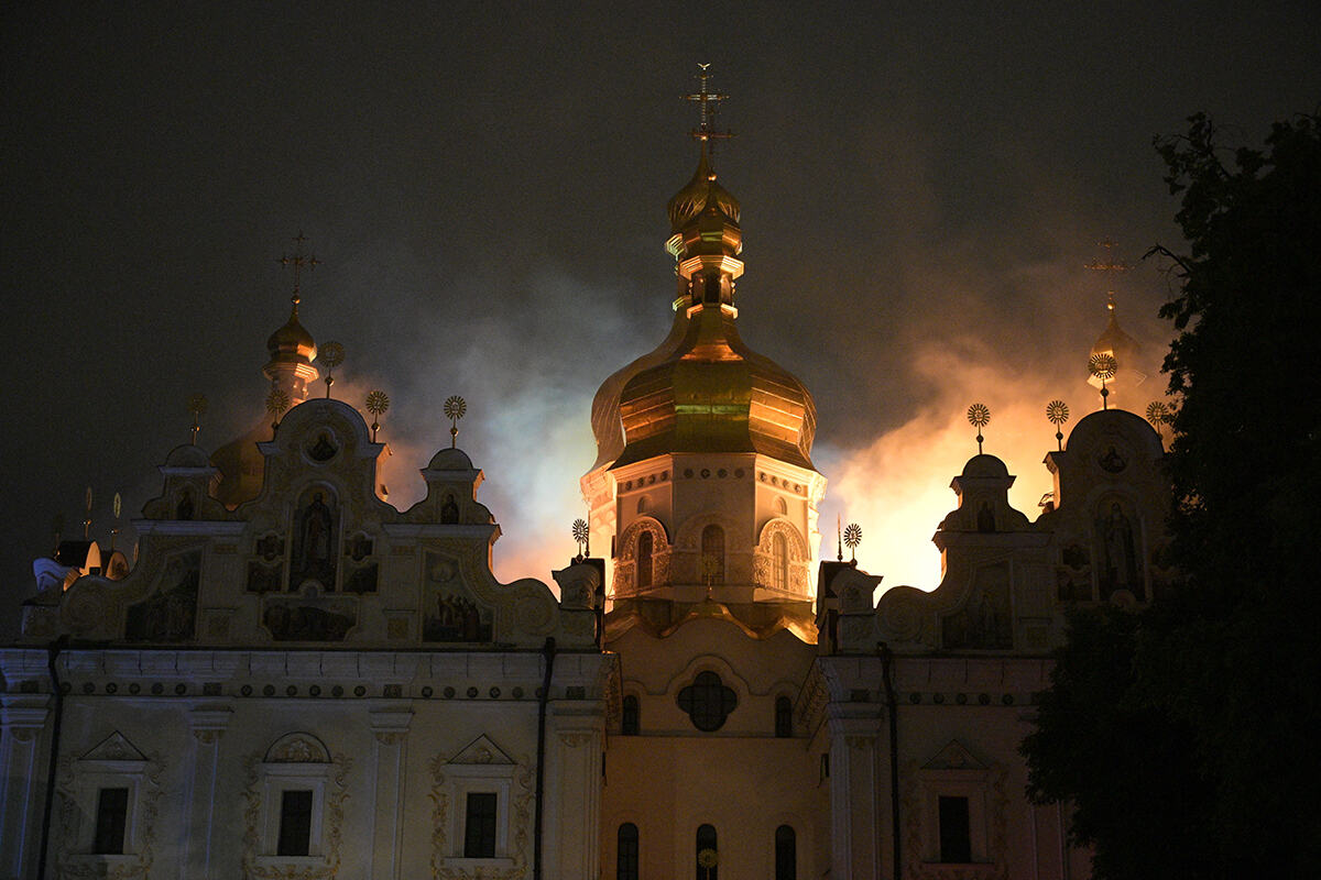 Kijev kijevsko-pečerska lavra zapaljena (2).jpg