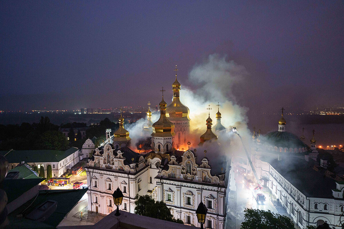 Kijev kijevsko-pečerska lavra zapaljena (5).jpg