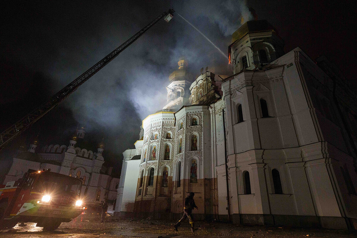 Kijev kijevsko-pečerska lavra zapaljena (7).jpg