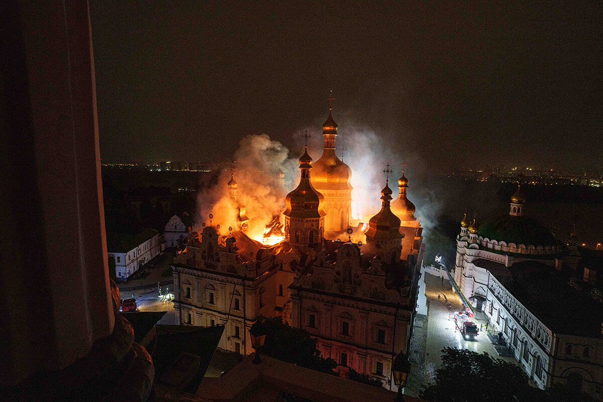 Kijev kijevsko-pečerska lavra zapaljena (10).jpg