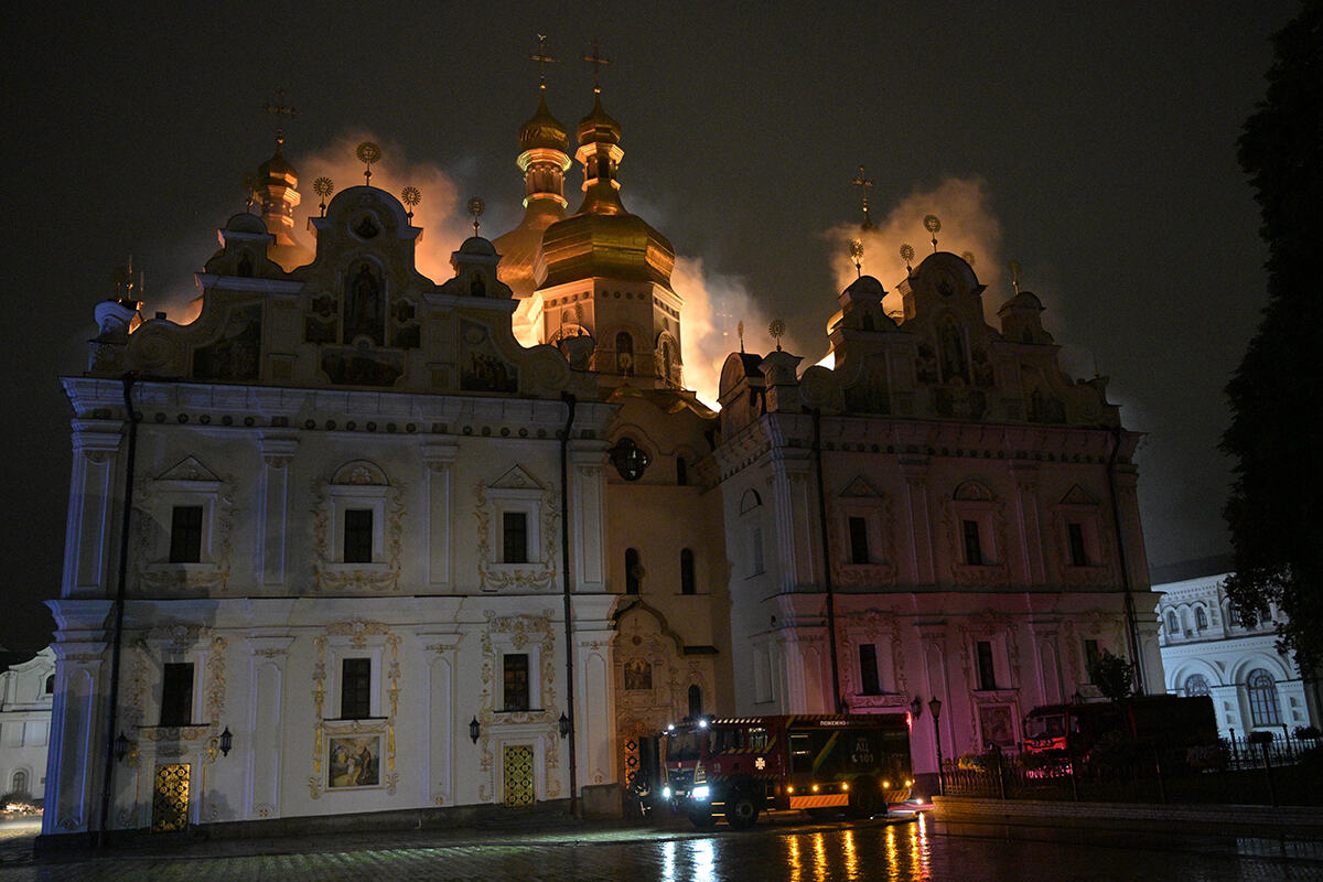 Kijev kijevsko-pečerska lavra zapaljena (14).jpg