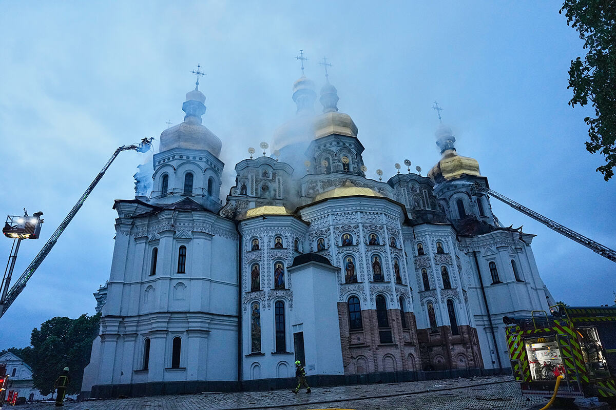 Kijev kijevsko-pečerska lavra zapaljena (16).jpg