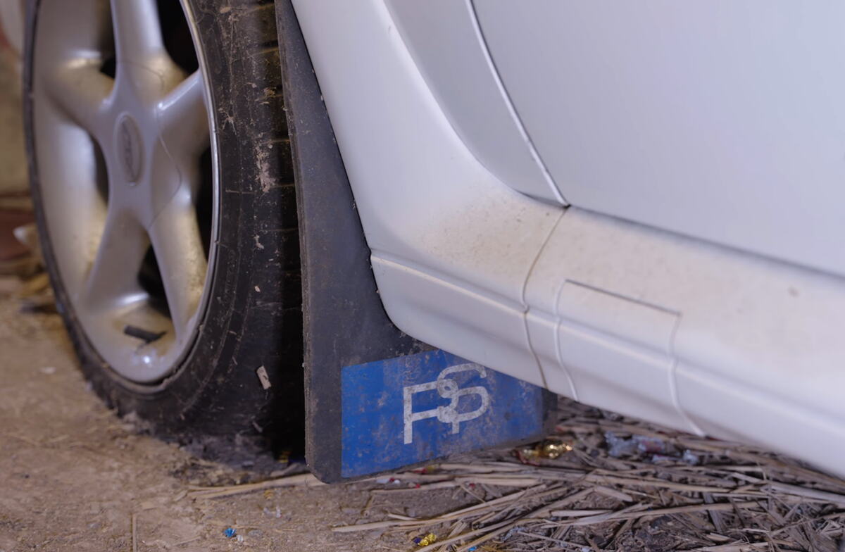Ford Fiesta RS Turbo iz 1990. izvučena iz štale posle 25 godina (5).png