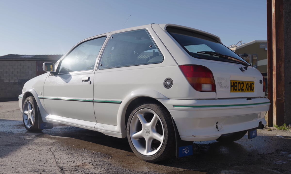 Ford Fiesta RS Turbo iz 1990. izvučena iz štale posle 25 godina (15).png