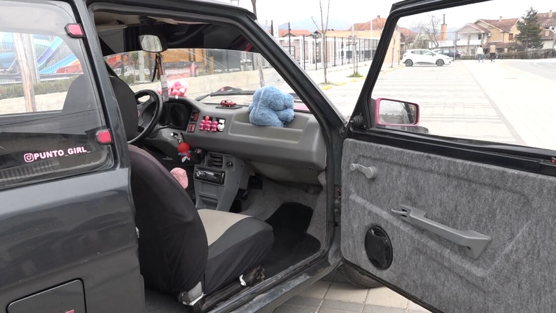 Jelena Despotović iz Trstenika sa roze „jugom“ ukrašenim detaljima inspirisanim Barbikom (2).PNG