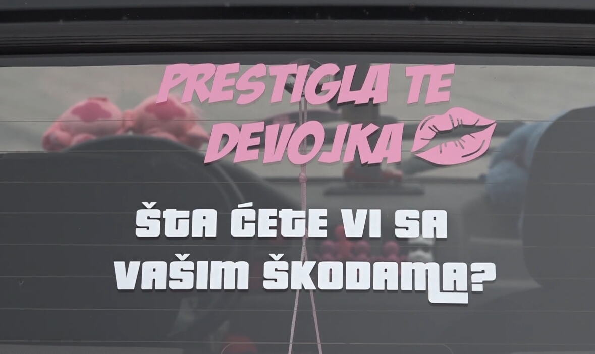 Jelena Despotović iz Trstenika sa roze „jugom“ ukrašenim detaljima inspirisanim Barbikom (4).PNG