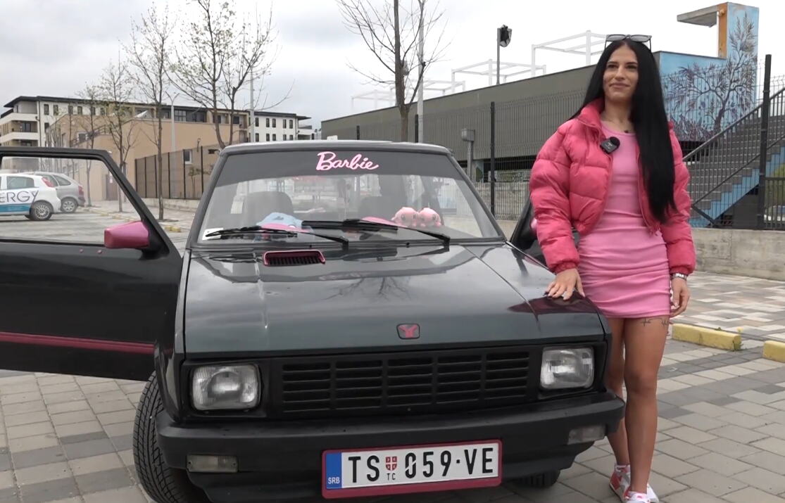 Jelena Despotović iz Trstenika sa roze „jugom“ ukrašenim detaljima inspirisanim Barbikom (7).PNG