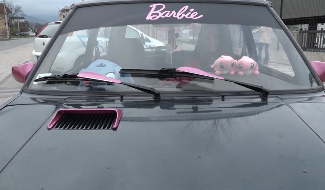 Jelena Despotović iz Trstenika sa roze „jugom“ ukrašenim detaljima inspirisanim Barbikom (9).PNG