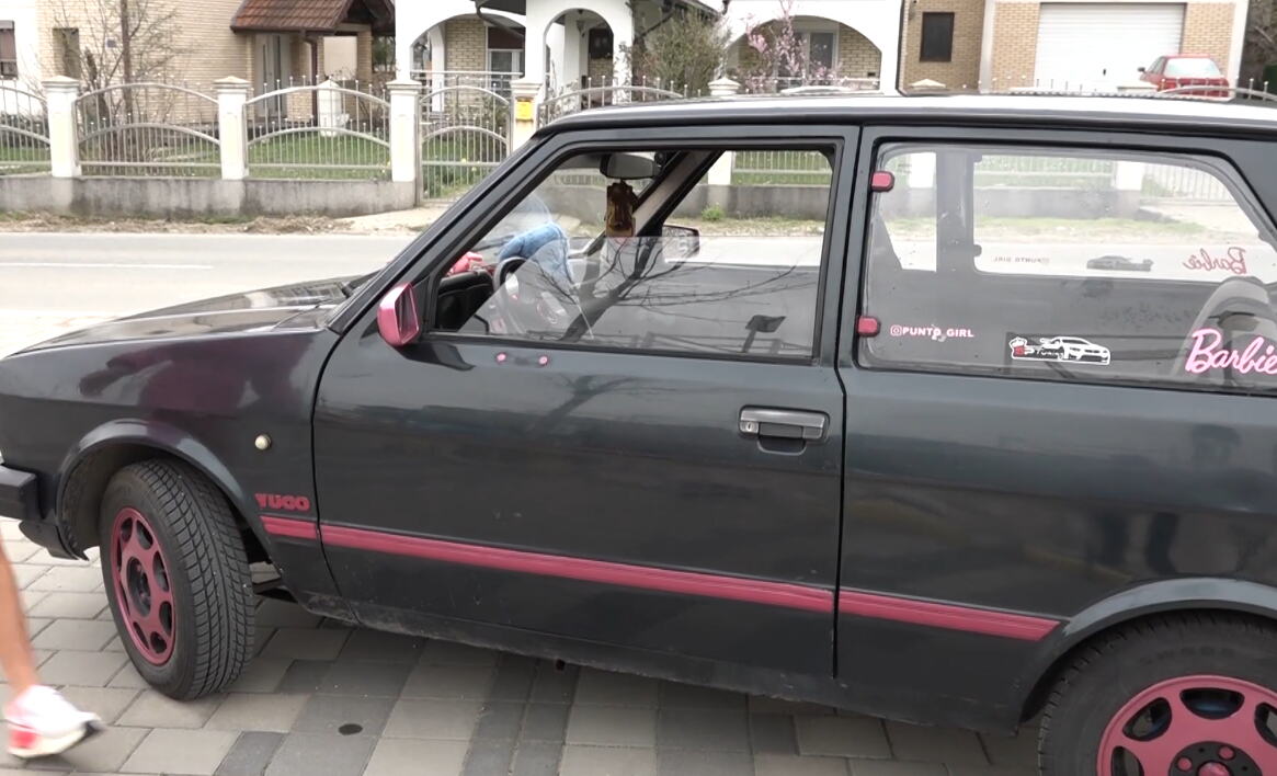 Jelena Despotović iz Trstenika sa roze „jugom“ ukrašenim detaljima inspirisanim Barbikom (10).PNG