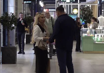 FRAPIRAĆETE SE KAD VIDITE GDE TAKI MARINKOVIĆ KRIJE NOVAC! Otvorio gepek, a onda... Usnimljen i kako ćaska sa ovom poznatom voditeljkom (FOTO)