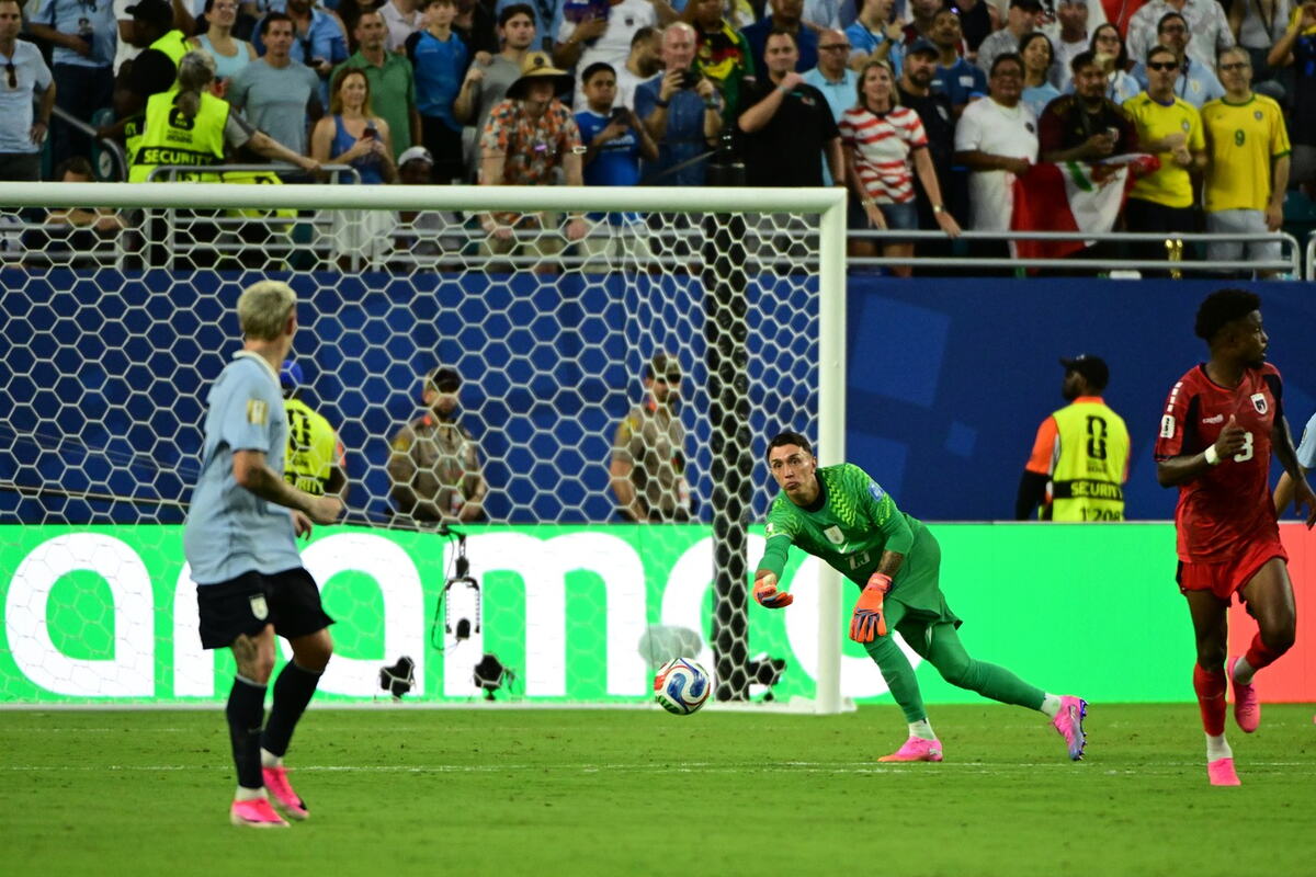Fernando Muslera na meču Urugvaj - Zelenortska Ostrva