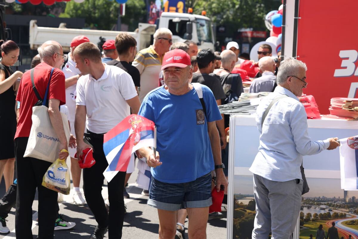 skup 27. juna Srbija jedna porodica Srbija pobeđuje (1).jpeg