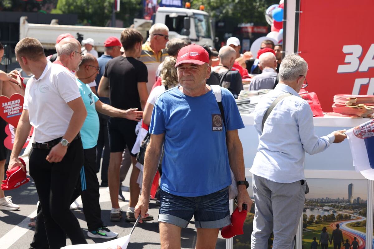 skup 27. juna Srbija jedna porodica Srbija pobeđuje (2).jpeg