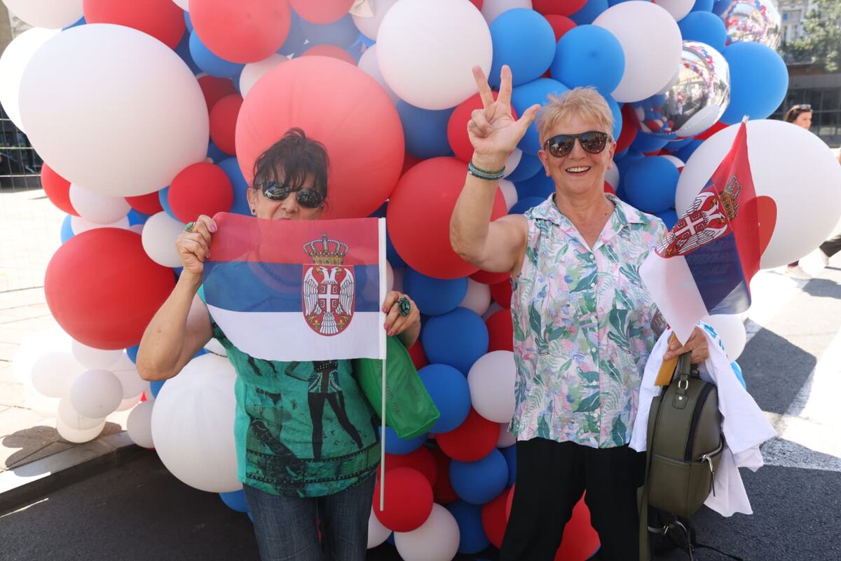 skup 27. juna Srbija jedna porodica Srbija pobeđuje (19).jpeg