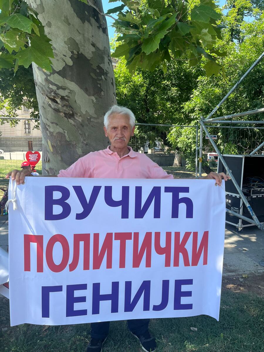 skup 27. juna Srbija jedna porodica Srbija pobeđuje (20).jpeg