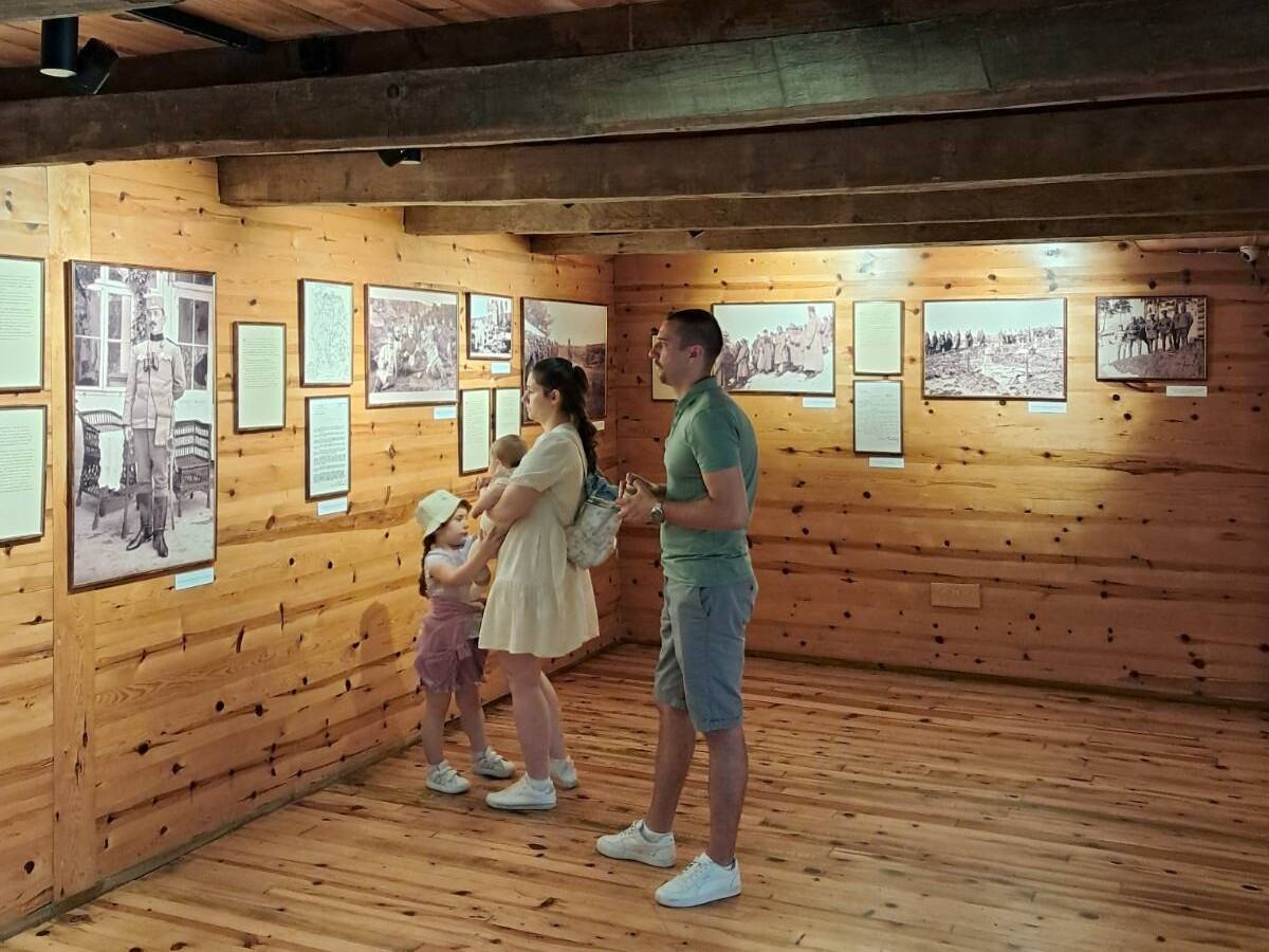 Autor fotografija Matija Mićić - Sa izložbe o đeneralu Krsti Smiljaniću (8).jpg