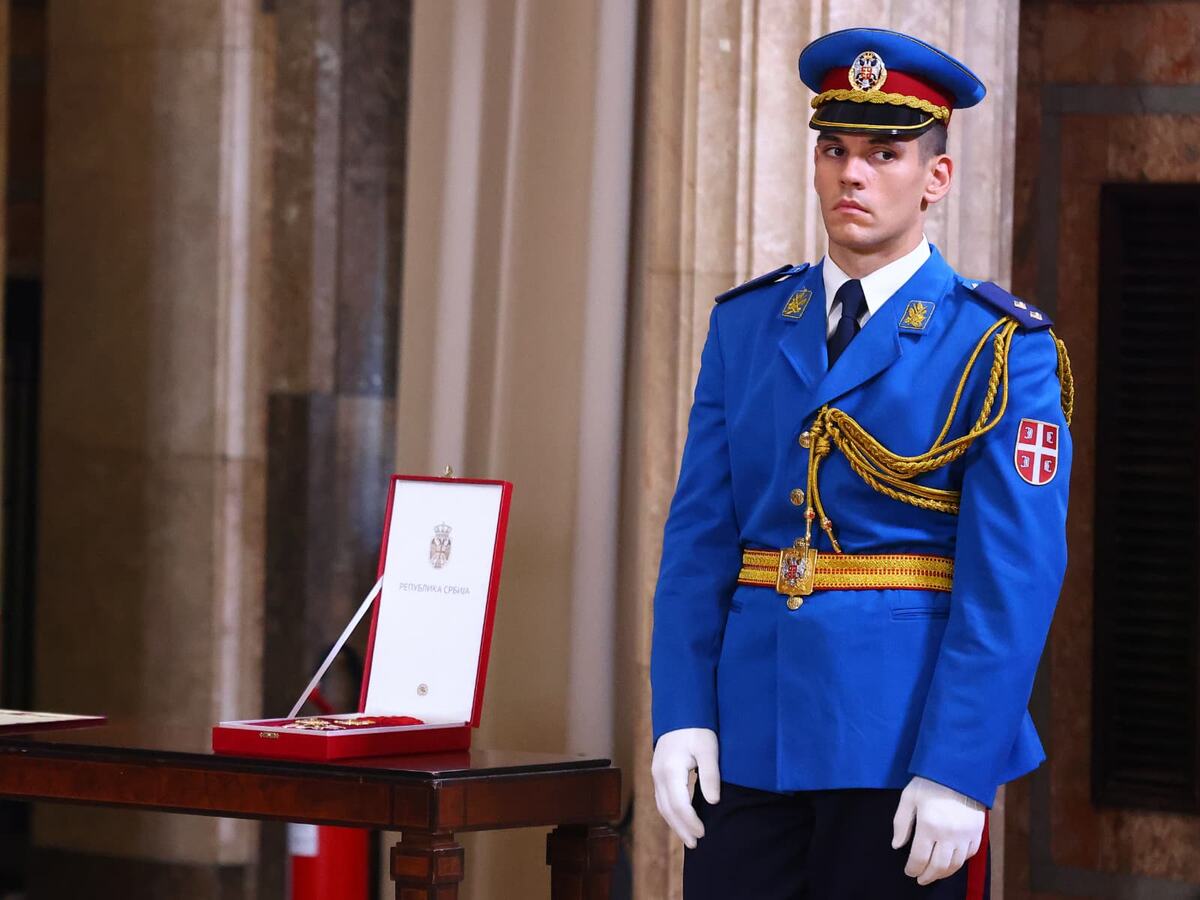 Aleksandar Vučić orden.jpeg