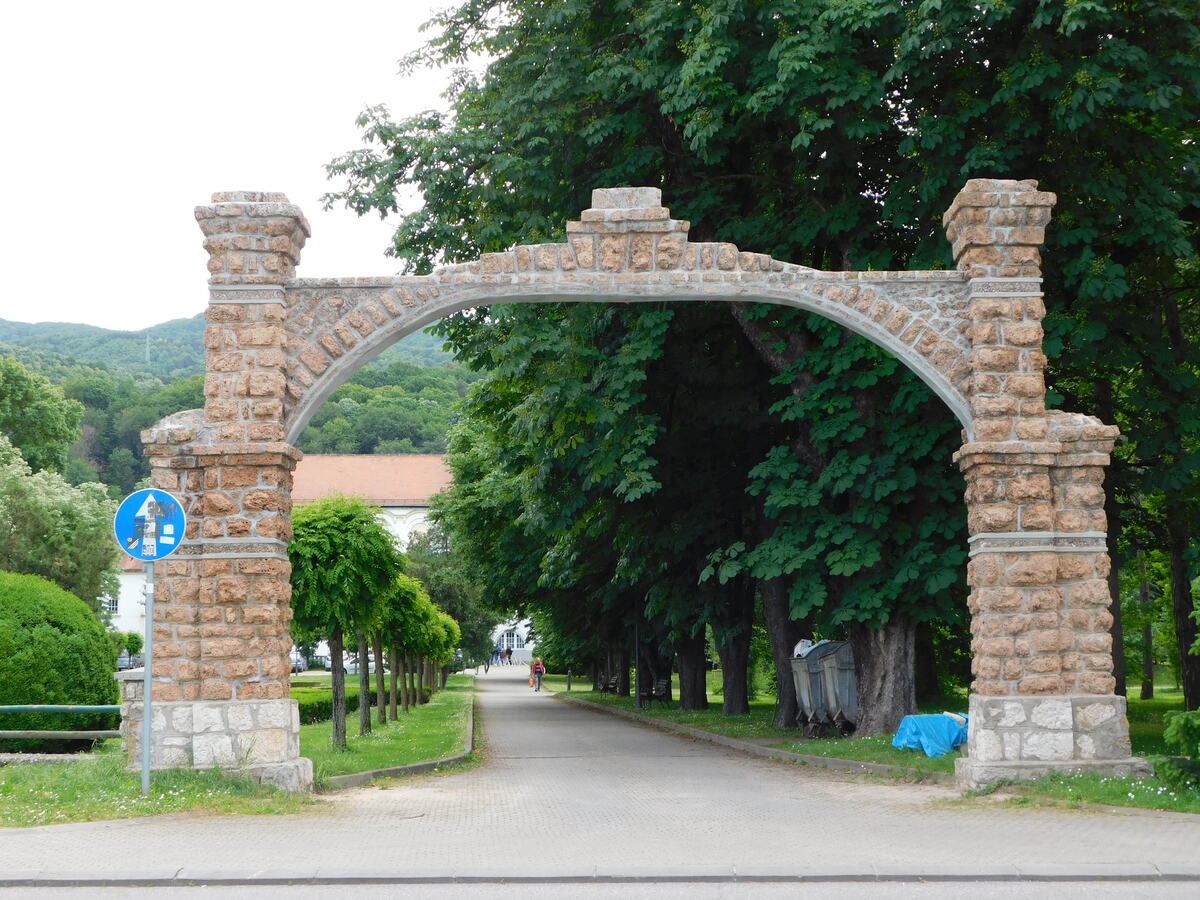 BANJA KOVILJAČA -Jedna od dve obnovljene.JPG