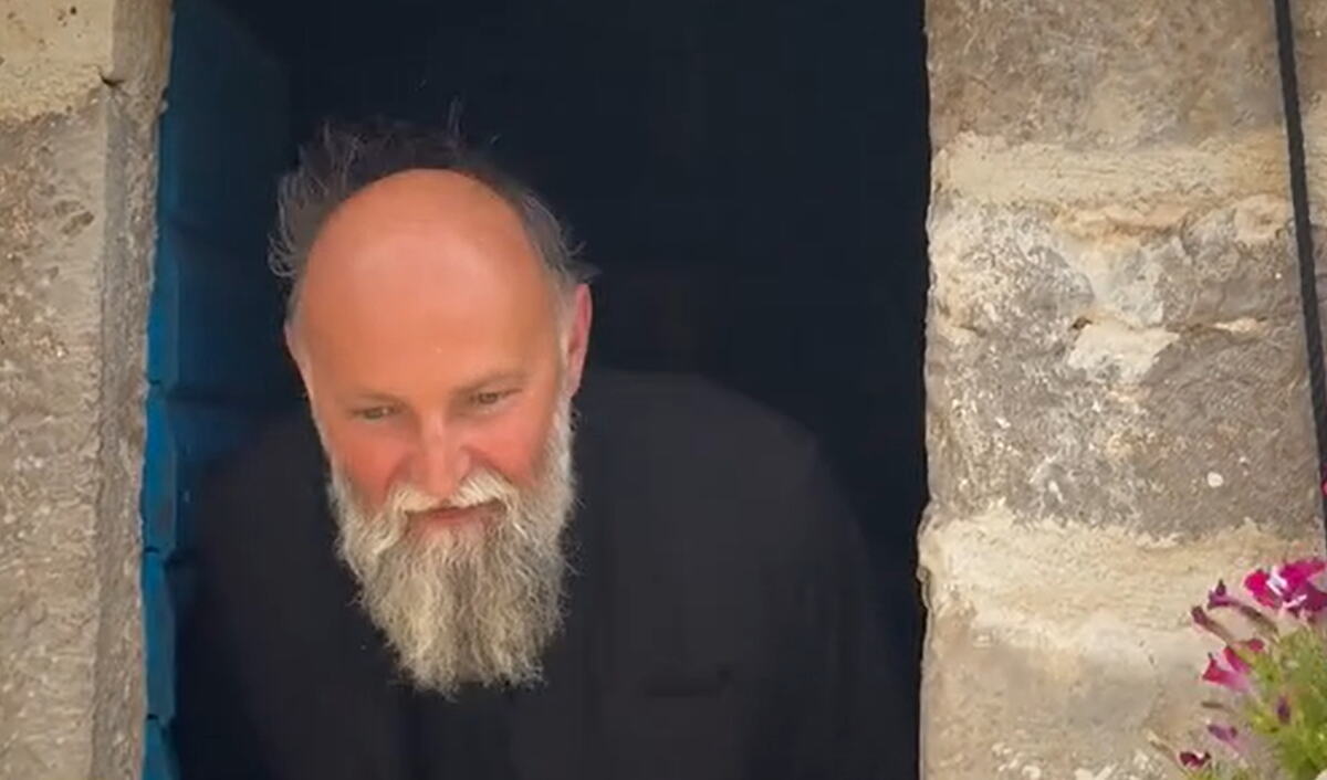Otac Jovan već 16 godina živi u izolaciji u Boki Kotorskoj
