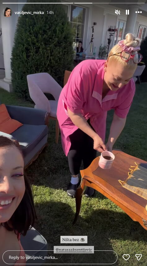 Nataša Aksentijević i Mirka Vasiljević na pauzi snimanja serije