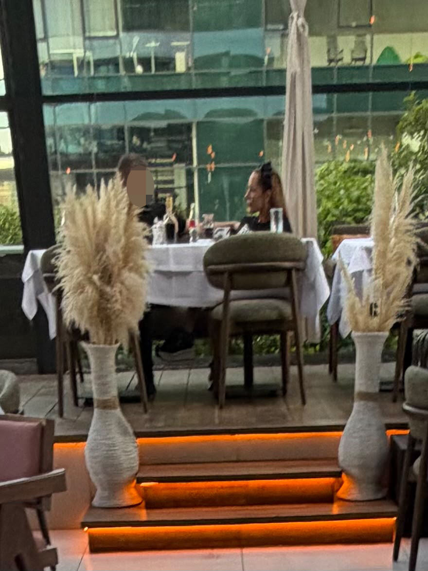 (PAPARACO) BIVŠI JOJ BIO U ZATVORU, GURAO JE DA JOJ SLOMI VRAT, SAD UHVAĆENA S DRUGIM Rodila sa 17, prošla horor, nudili joj novac za odnose: Evo šta sad radi