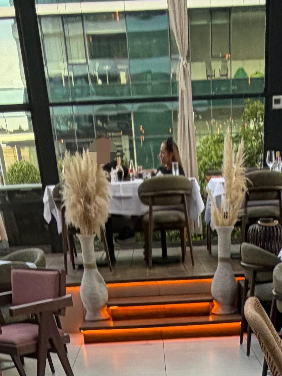 (PAPARACO) BIVŠI JOJ BIO U ZATVORU, GURAO JE DA JOJ SLOMI VRAT, SAD UHVAĆENA S DRUGIM Rodila sa 17, prošla horor, nudili joj novac za odnose: Evo šta sad radi