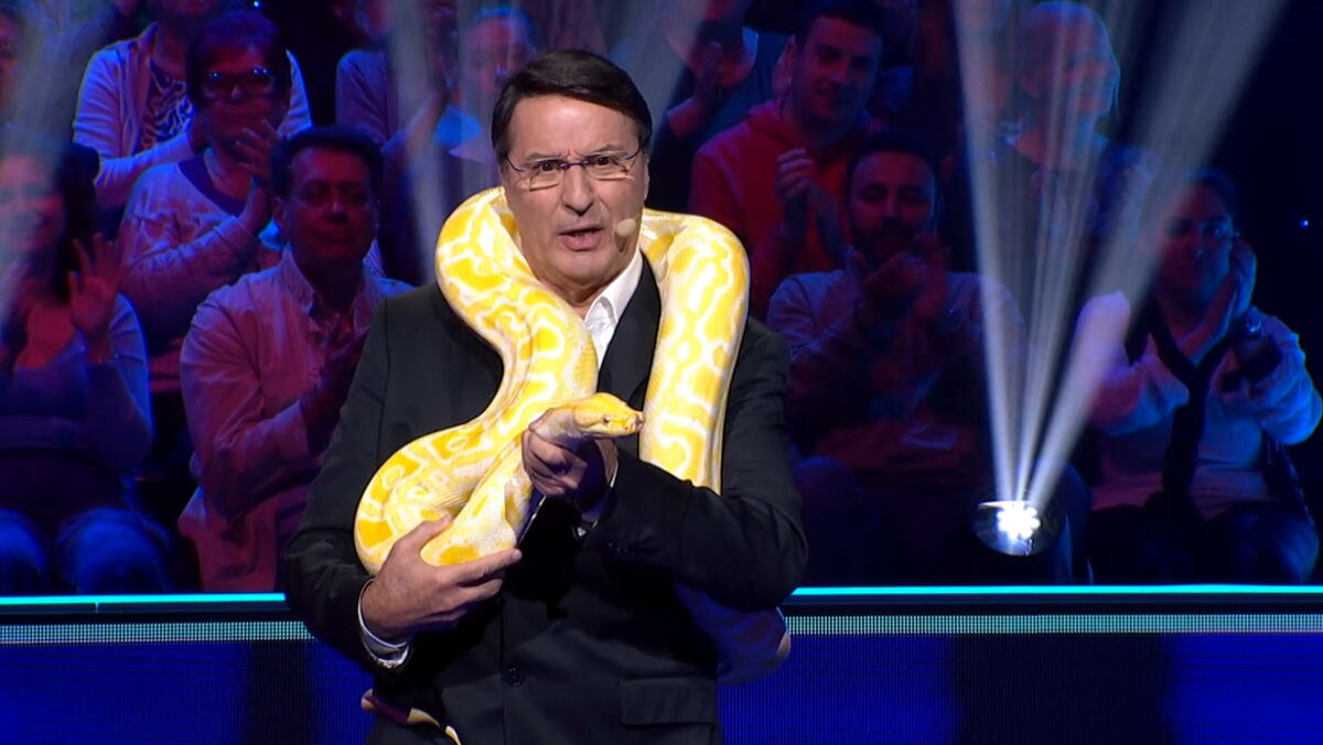 Jovan Memedović s pitonom oko vrata u Superpoteri