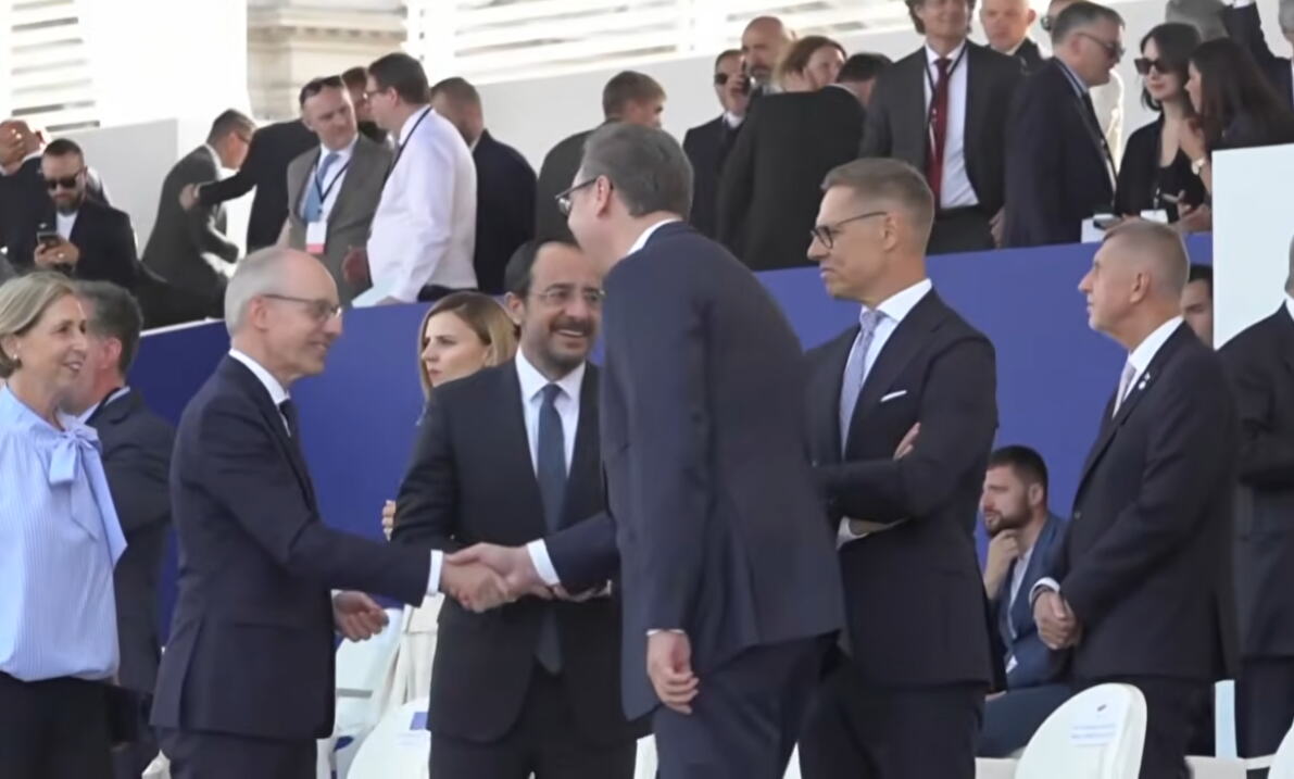 Vučić u Parizu na vojnoj paradi