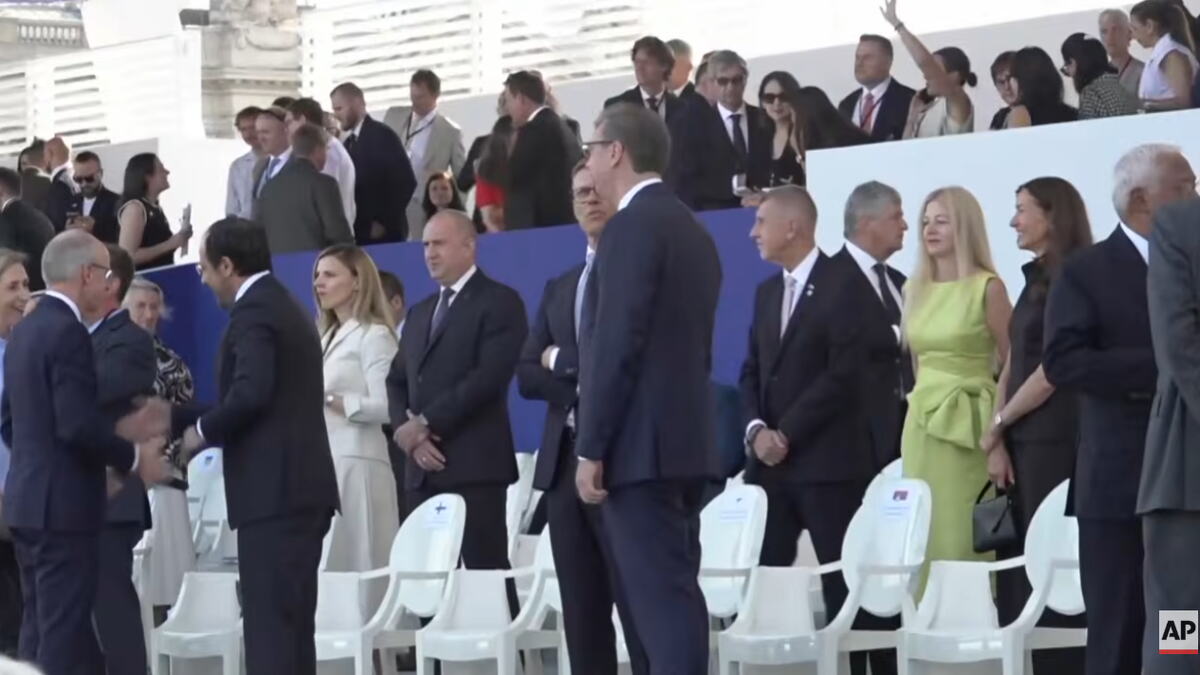 Vučić u Parizu na vojnoj paradi