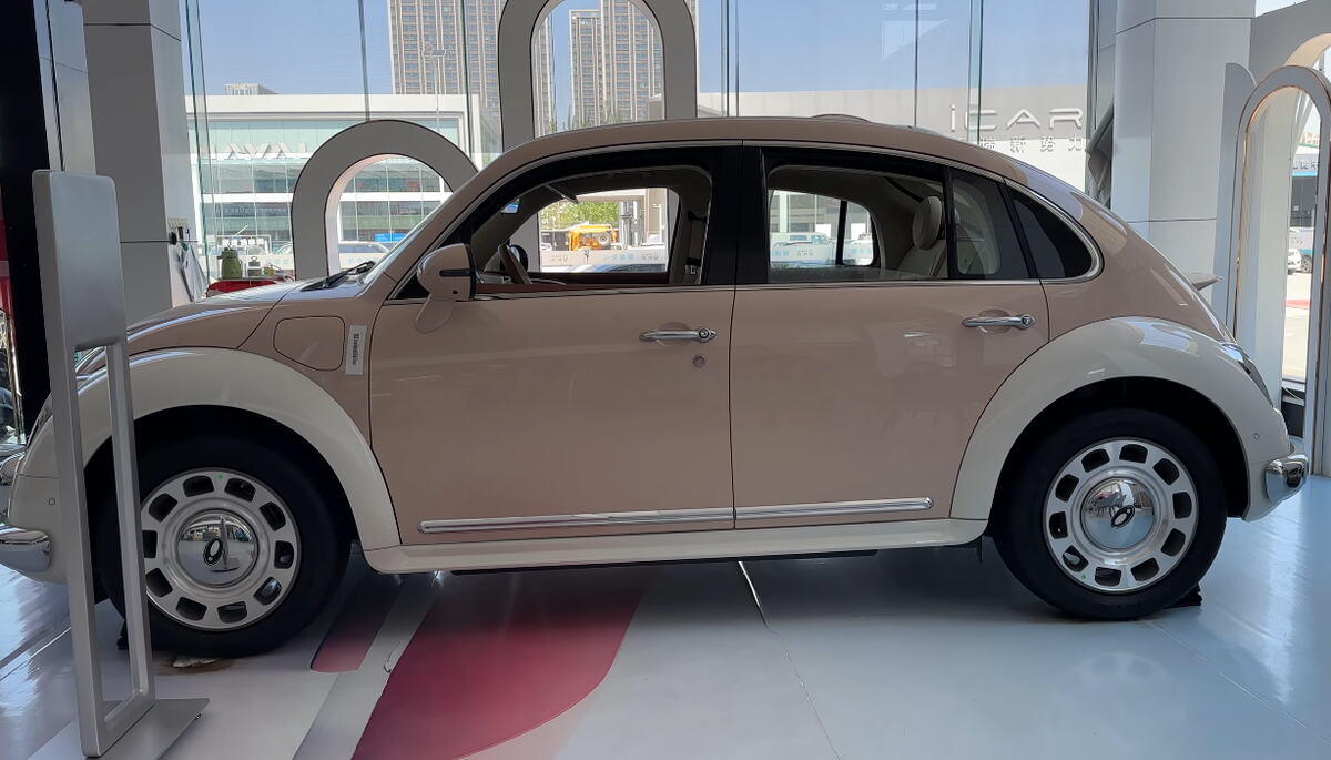 Električni automobil Ora Ballet Cat retro dizajna koji podseća na Folksvagenovu Bubu (1).PNG