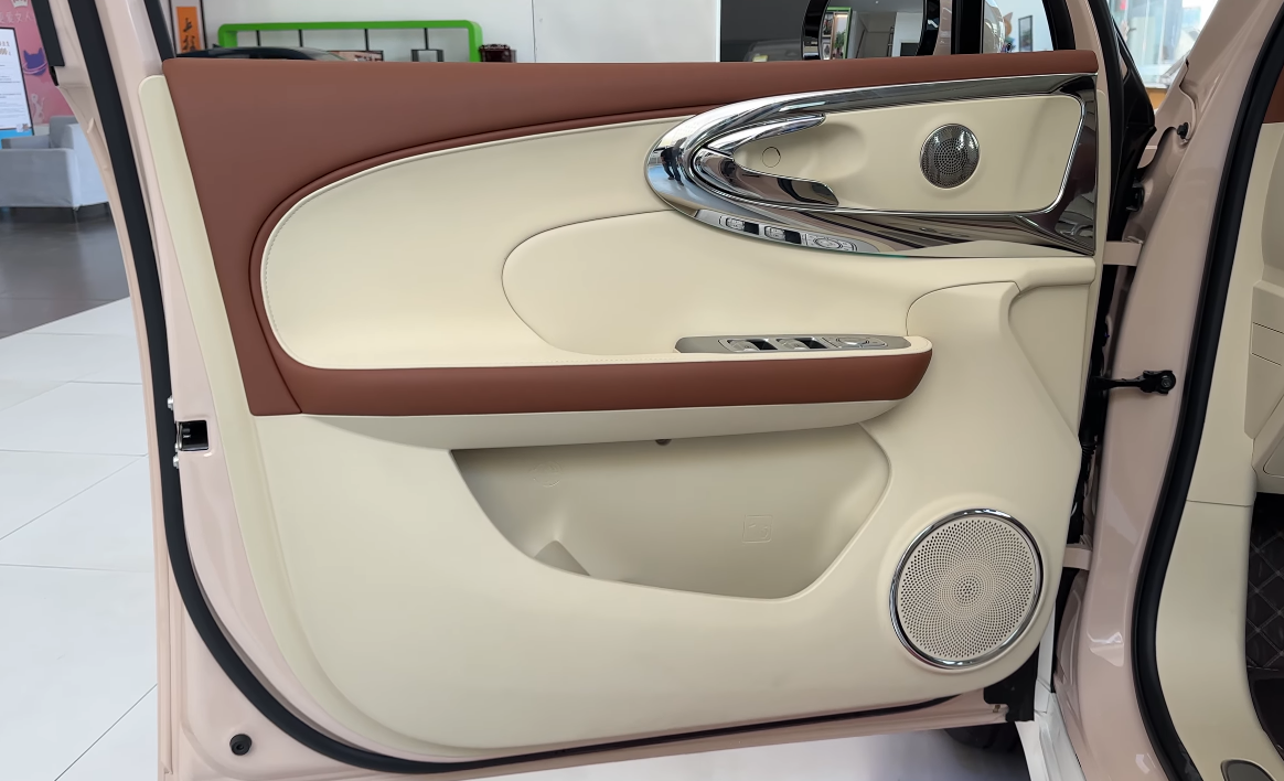 Električni automobil Ora Ballet Cat retro dizajna koji podseća na Folksvagenovu Bubu (2).PNG