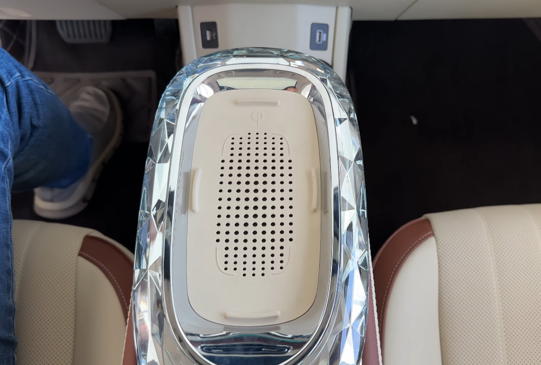 Električni automobil Ora Ballet Cat retro dizajna koji podseća na Folksvagenovu Bubu (5).PNG