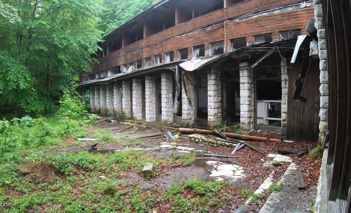 Vila Izvor 4.png