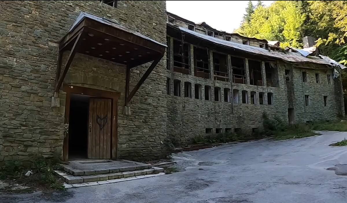 Vila Izvor 04.png