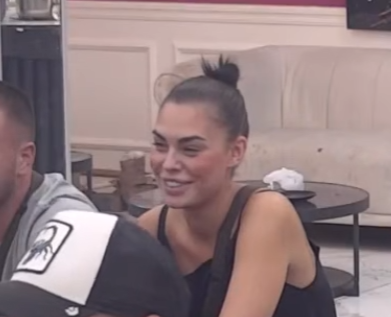 "TO NISAM OČEKIVALA" Mina Vrbaški od najbližih dobila video poruku u Eliti: Evo kako je reagovala, ovo nije mogla ni da sluti (VIDEO)