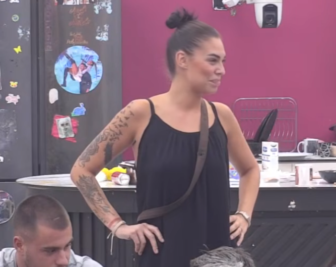 "TO NISAM OČEKIVALA" Mina Vrbaški od najbližih dobila video poruku u Eliti: Evo kako je reagovala, ovo nije mogla ni da sluti (VIDEO)