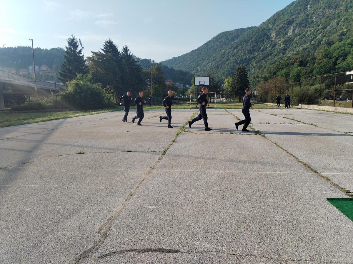 Profesionalna ekipa VSB Užice - zagrevanje.jpg