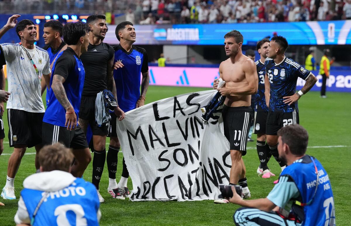 Fudbaleri Argentine sa spornom zastavom