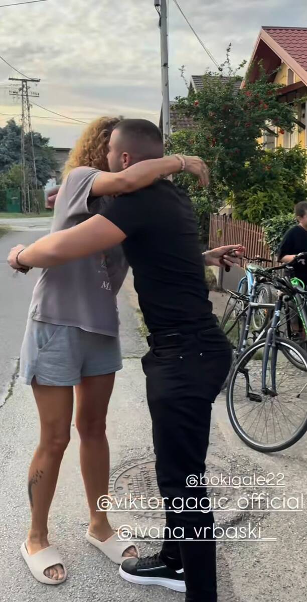 MINA VRBAŠKI UPOZNALA VIKTORA SA PORODICOM: Emotivne scene ispred porodične kuće rijaliti učesnice (FOTO)