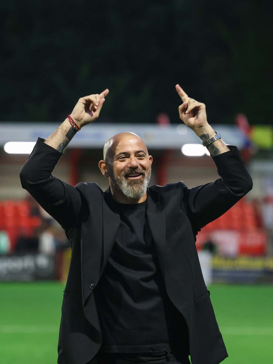 Dejan Stanković slavi pobedu Crvene zvezde u Larnu