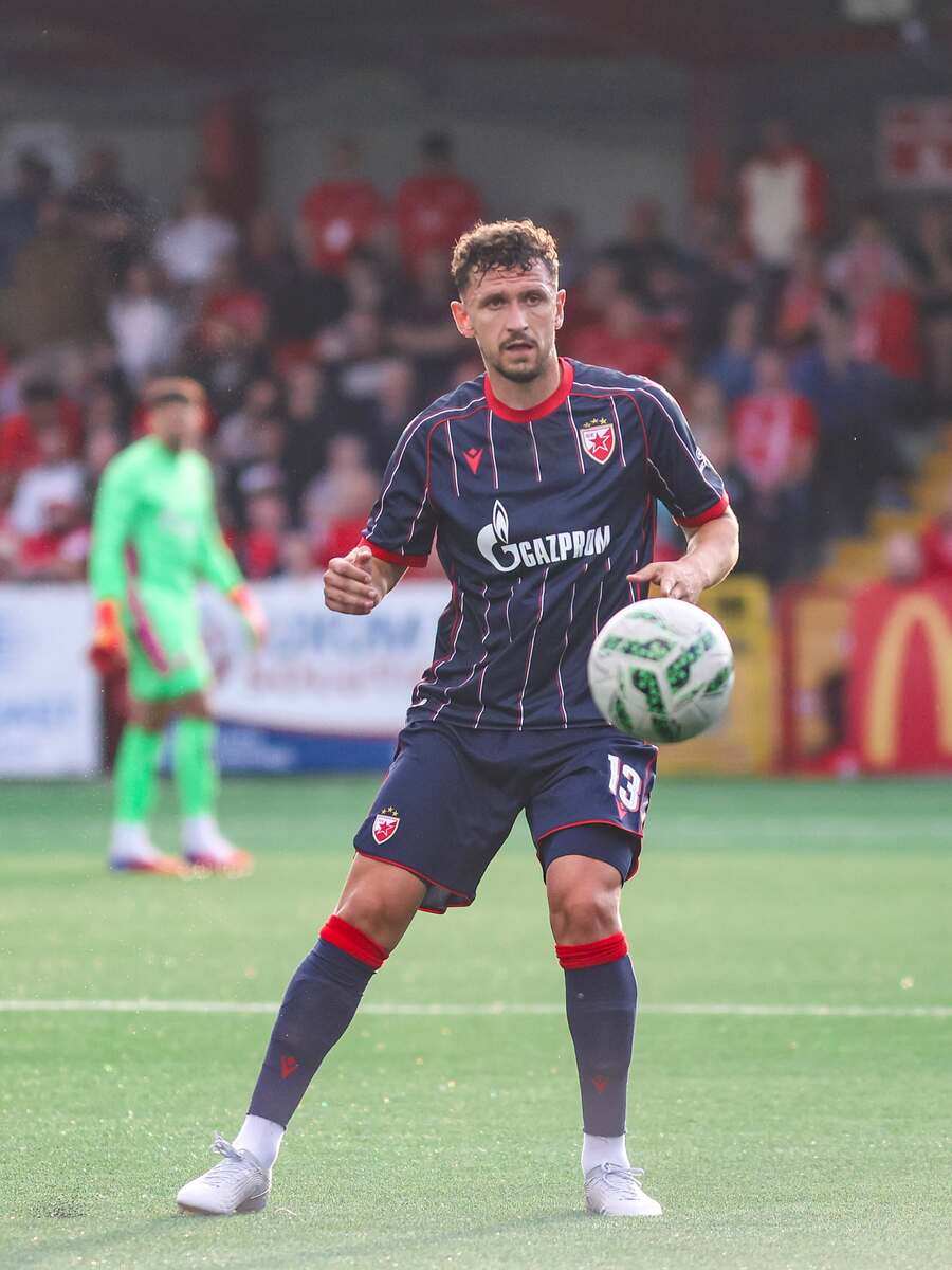 Miloš Veljković na utakmici Crvene zvezde i Larna u Severnoj Irskoj