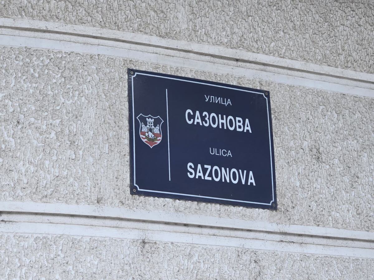 saobraćajna nesreća ugao Vojvode Dragomira i Sazonov kola udarila u stub otkazale kočnice (15).jpeg