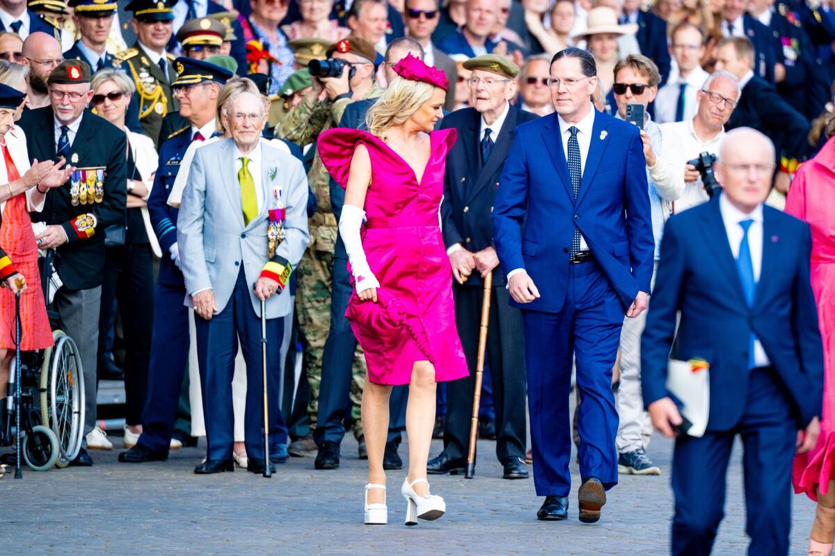 Princeza Delfine u ružičastoj mini-haljini na obeležavanju Nacionalnog dana Belgije