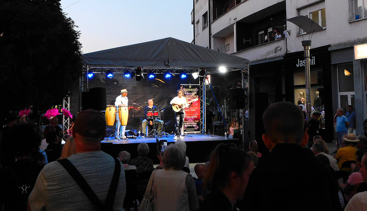 LOZNICA - Počeo festival.JPG